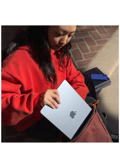 Apple 2025 MacBook Air 13-inch Laptop with M4 chip: Built for Apple Intelligence, 13.6-inch Liquid Retina Display, 16GB Unified Memory, 256GB SSD Storage, 12MP Center Stage Camera, Touch ID - Starlight - Image 8
